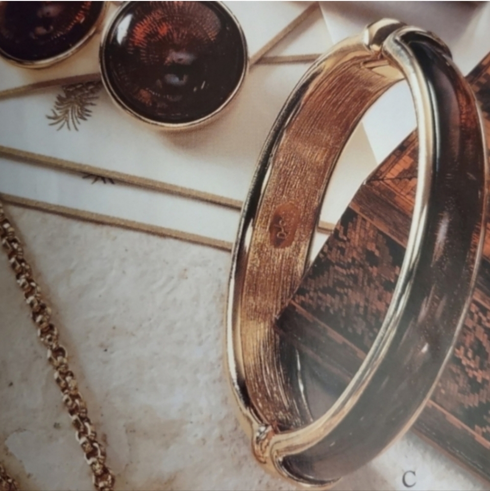 Joan Rivers Bangle Bracelet - Picture 2 of 8